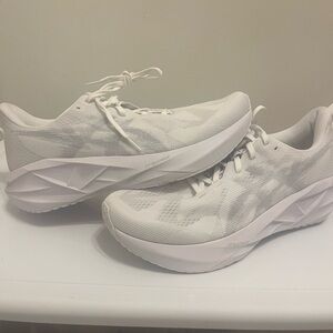 Asics Novablast 5 White Athletic Shoes